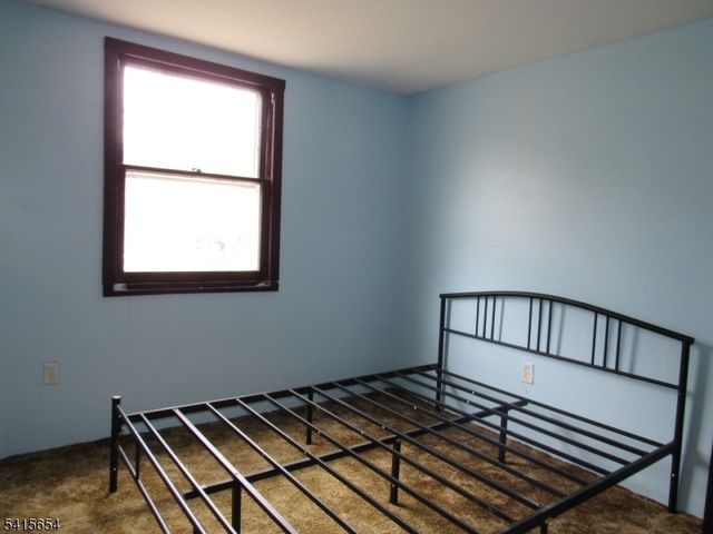 17 Lackawanna St, Hampton Boro, NJ 08827