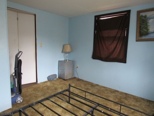 17 Lackawanna St, Hampton Boro, NJ 08827