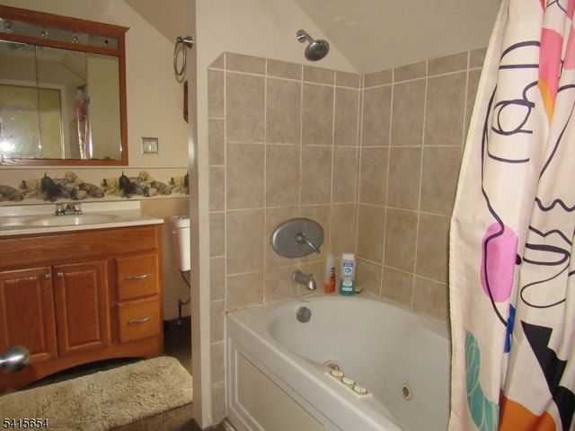 17 Lackawanna St, Hampton Boro, NJ 08827