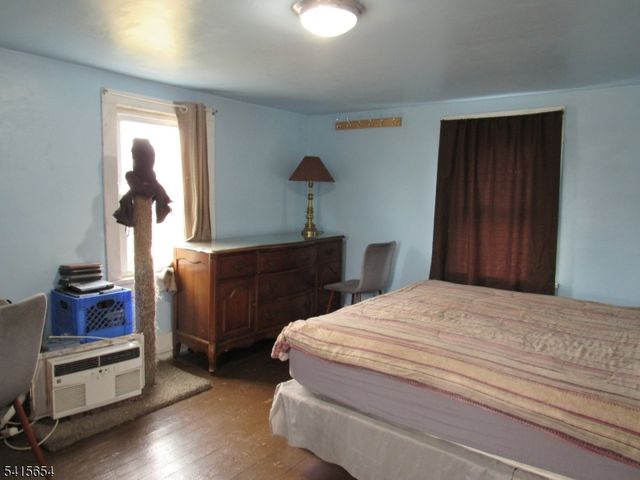 17 Lackawanna St, Hampton Boro, NJ 08827