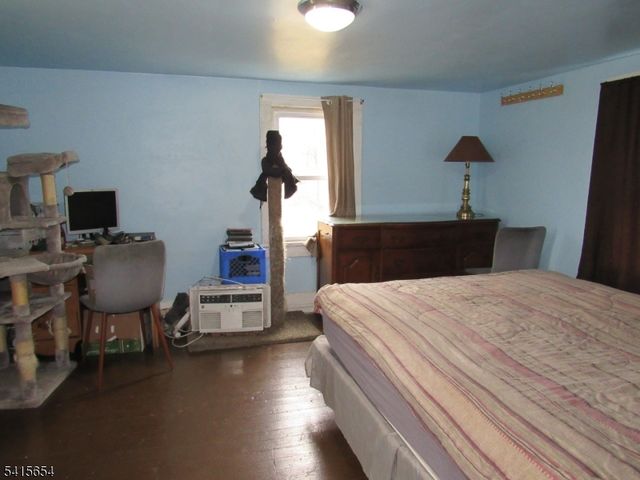 17 Lackawanna St, Hampton Boro, NJ 08827