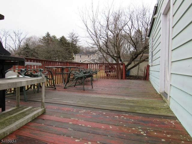 17 Lackawanna St, Hampton Boro, NJ 08827