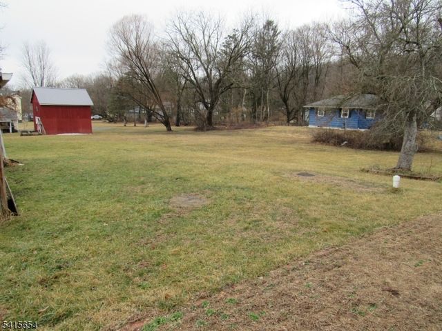 17 Lackawanna St, Hampton Boro, NJ 08827