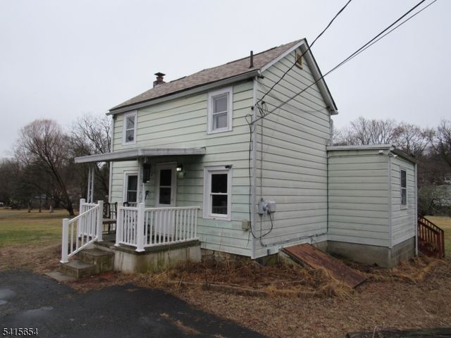 17 Lackawanna St, Hampton Boro, NJ 08827