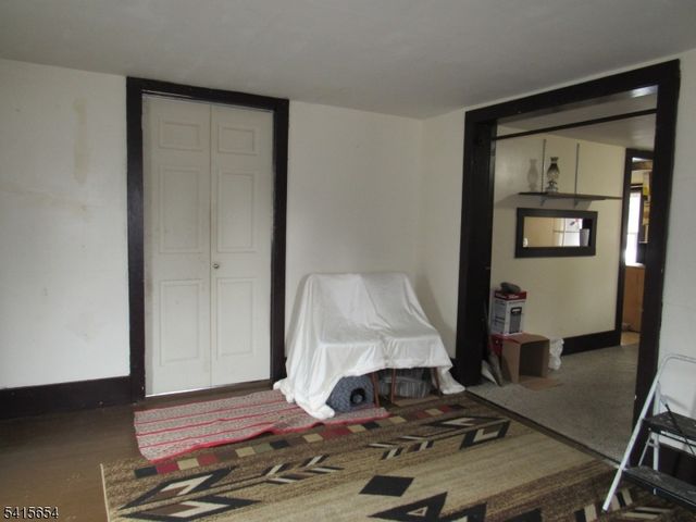 17 Lackawanna St, Hampton Boro, NJ 08827