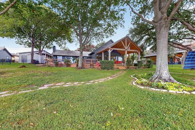 305 Rock And Roll Lane, Mabank, TX 75156