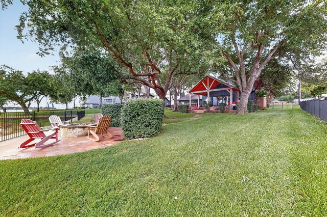 305 Rock And Roll Lane, Mabank, TX 75156