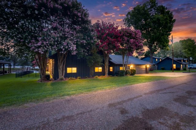 305 Rock And Roll Lane, Mabank, TX 75156