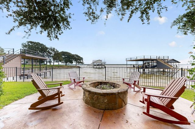 305 Rock And Roll Lane, Mabank, TX 75156