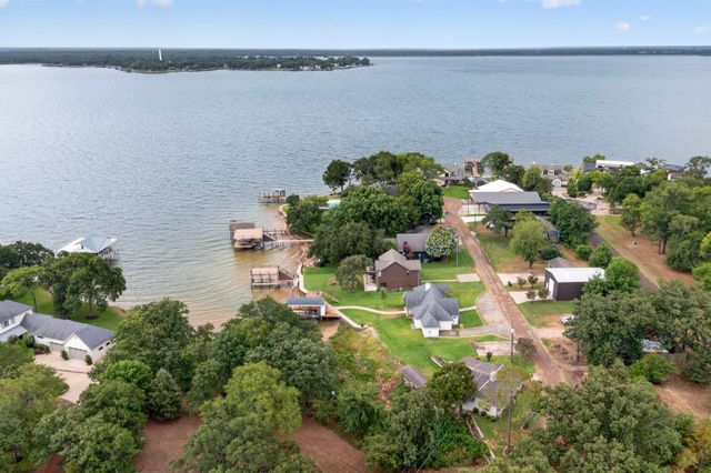 305 Rock And Roll Lane, Mabank, TX 75156