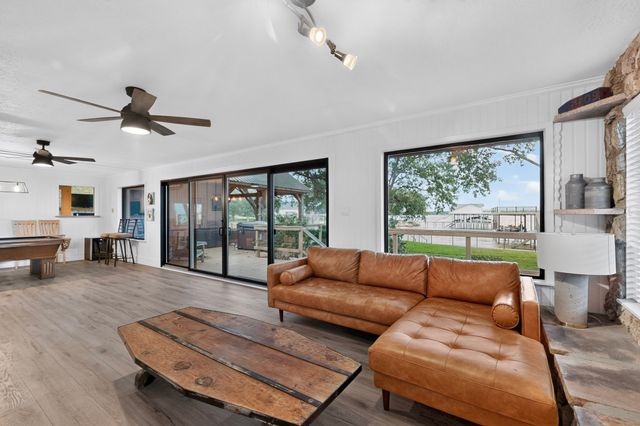 305 Rock And Roll Lane, Mabank, TX 75156