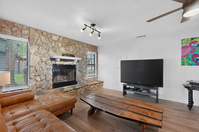 305 Rock And Roll Lane, Mabank, TX 75156