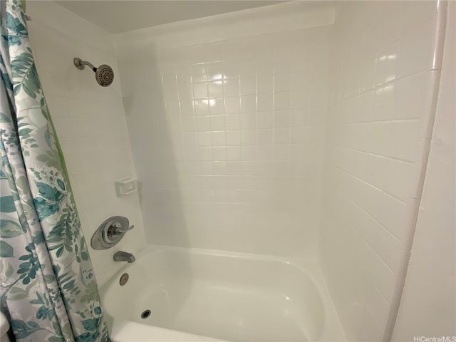 98-731 Moanalua Loop 222, Aiea, HI 96701