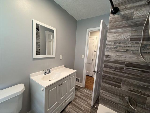 9612 Holmes Road, Kansas City, MO 64131