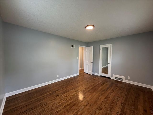 9612 Holmes Road, Kansas City, MO 64131