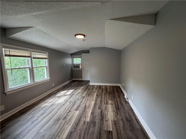 9612 Holmes Road, Kansas City, MO 64131