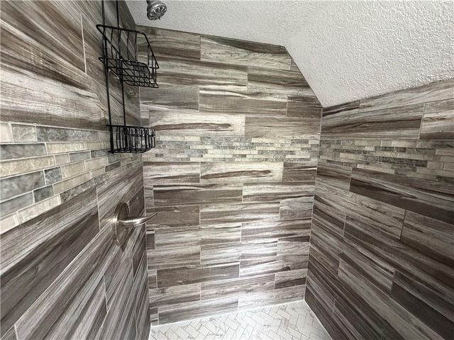 9612 Holmes Road, Kansas City, MO 64131