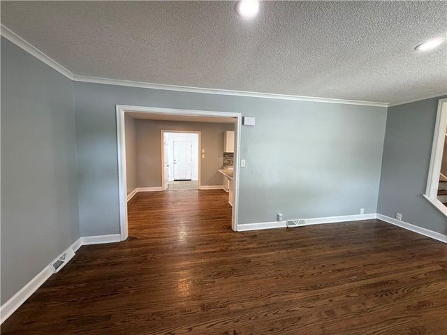 9612 Holmes Road, Kansas City, MO 64131