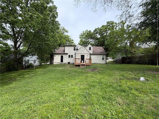 9612 Holmes Road, Kansas City, MO 64131