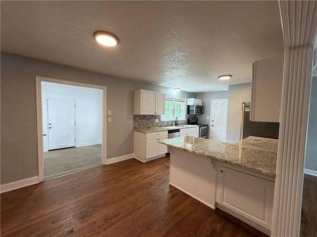 9612 Holmes Road, Kansas City, MO 64131