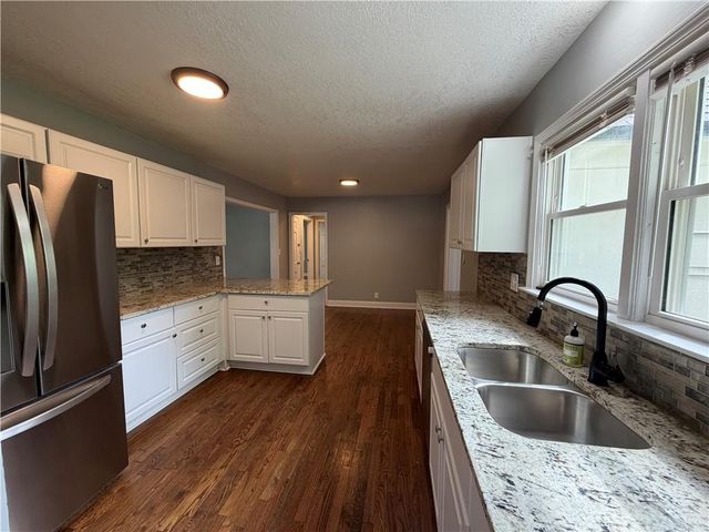 9612 Holmes Road, Kansas City, MO 64131