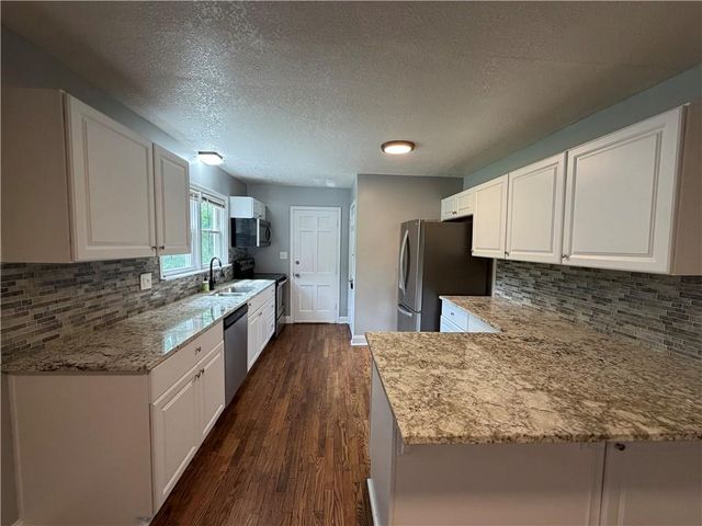 9612 Holmes Road, Kansas City, MO 64131