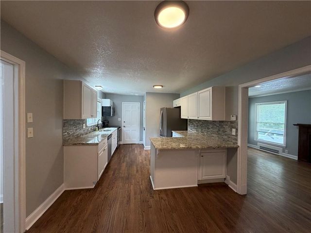 9612 Holmes Road, Kansas City, MO 64131