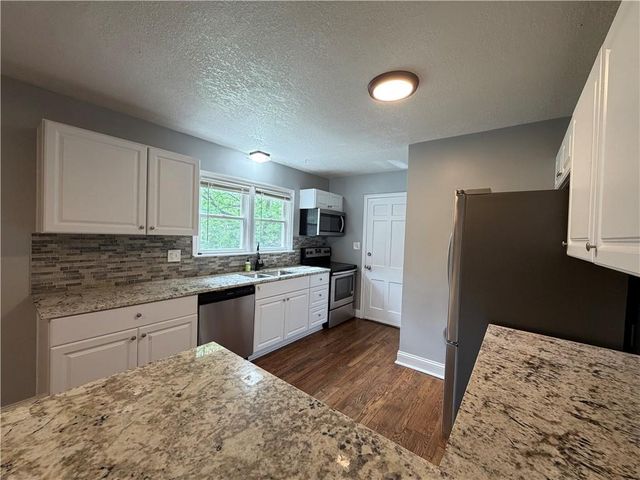 9612 Holmes Road, Kansas City, MO 64131