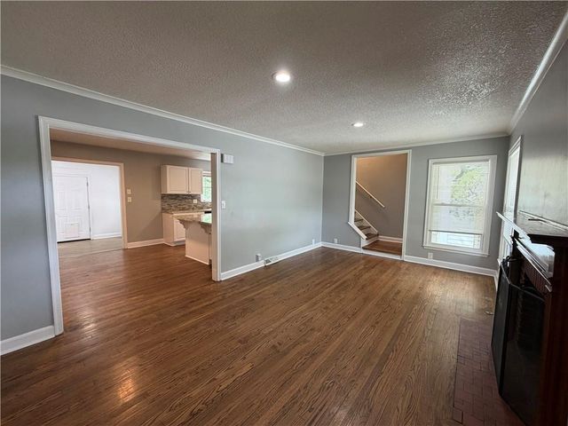 9612 Holmes Road, Kansas City, MO 64131