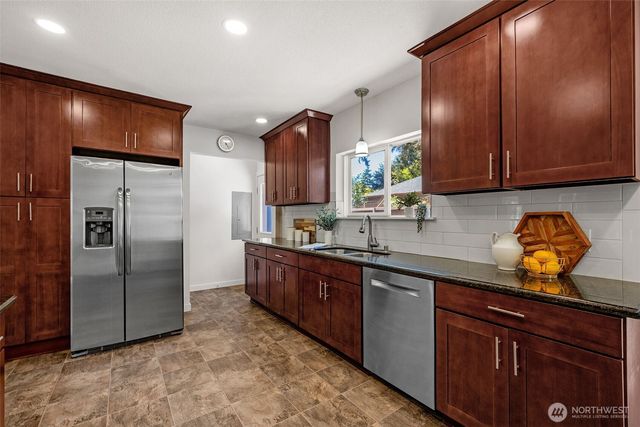 21702 84th Avenue W, Edmonds, WA 98026