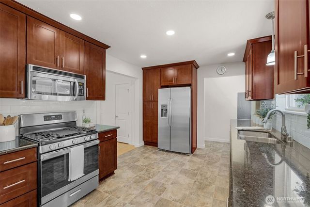 21702 84th Avenue W, Edmonds, WA 98026