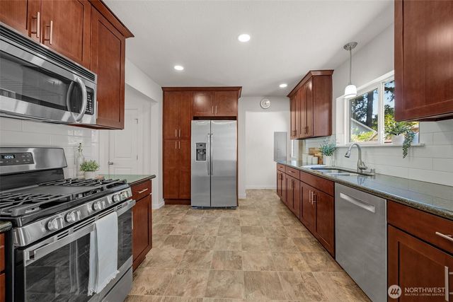 21702 84th Avenue W, Edmonds, WA 98026