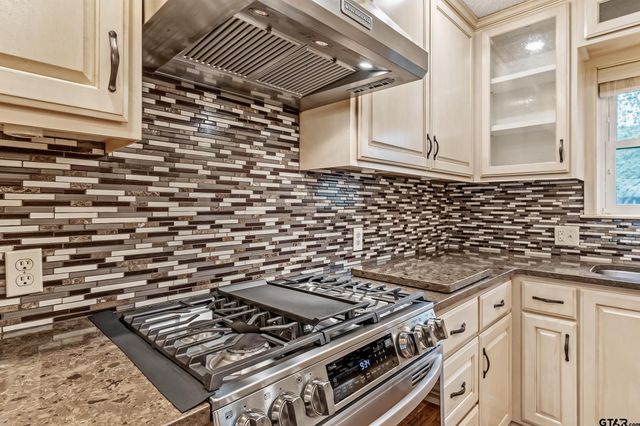 427 Dogwood Lane, Chandler, TX 75758