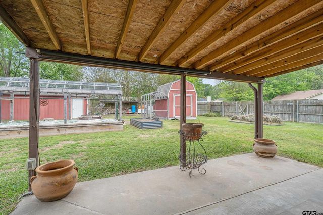 427 Dogwood Lane, Chandler, TX 75758