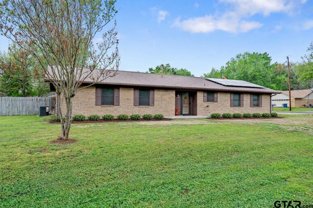 427 Dogwood Lane, Chandler, TX 75758