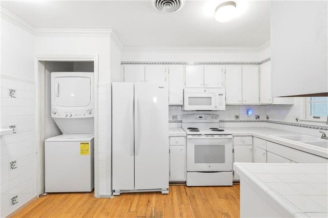 7 Cantey Place NW, Atlanta, GA 30327