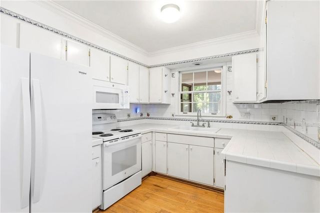 7 Cantey Place NW, Atlanta, GA 30327