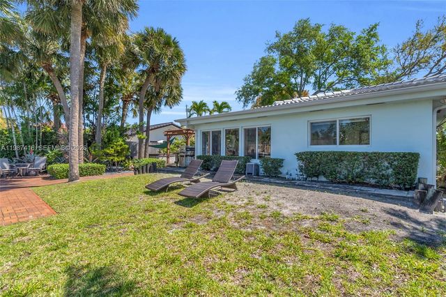 1995 Ixora Rd, North Miami, FL 33181