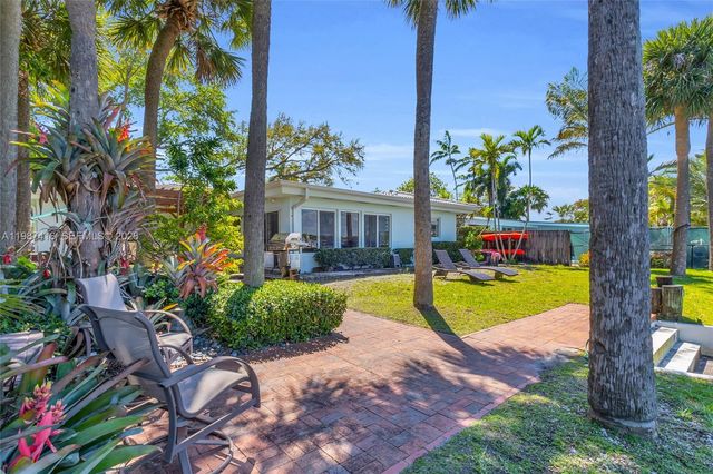 1995 Ixora Rd, North Miami, FL 33181