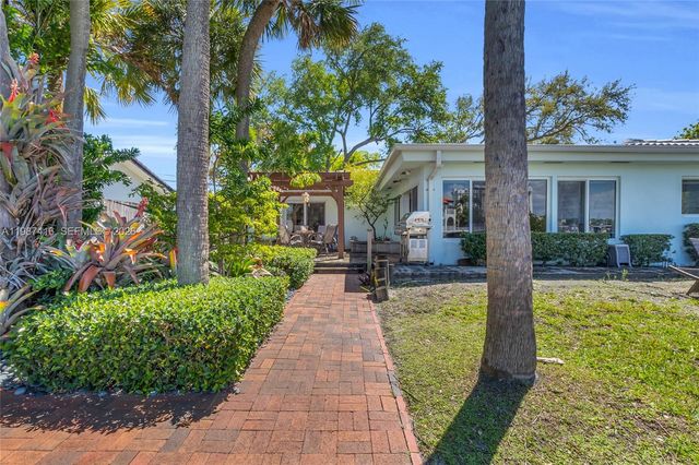 1995 Ixora Rd, North Miami, FL 33181