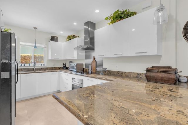 1995 Ixora Rd, North Miami, FL 33181