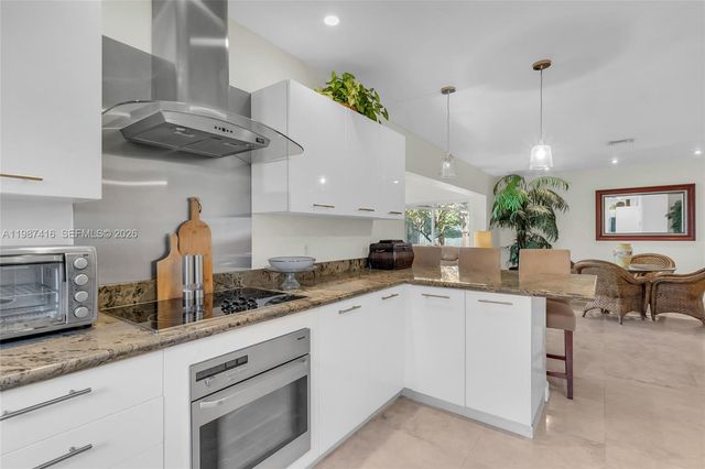 1995 Ixora Rd, North Miami, FL 33181