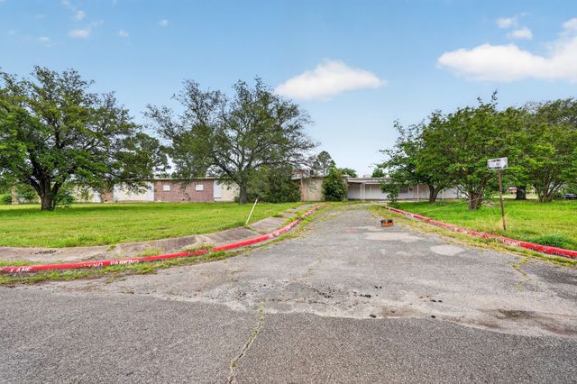 3005 Division Street, Greenville, TX 75401