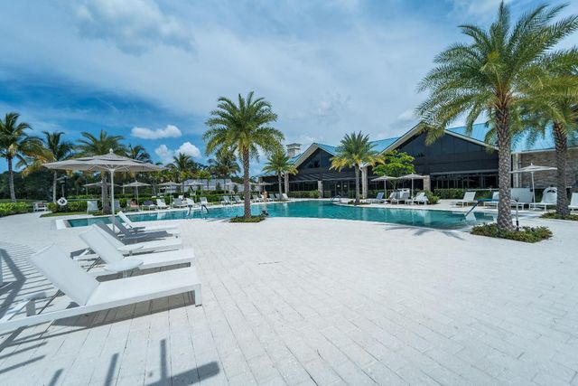 12866 Touchstone Place, Palm Beach Gardens, FL 33418