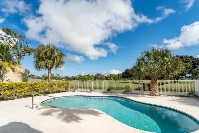 12866 Touchstone Place, Palm Beach Gardens, FL 33418