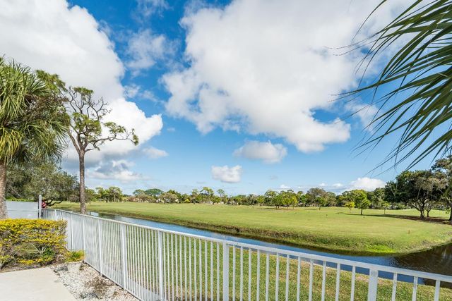 12866 Touchstone Place, Palm Beach Gardens, FL 33418