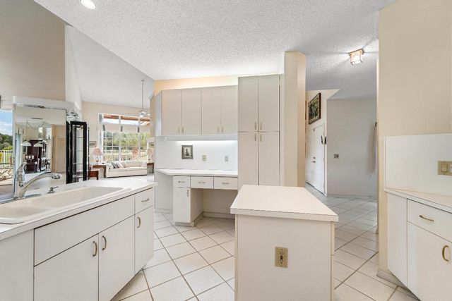 12866 Touchstone Place, Palm Beach Gardens, FL 33418