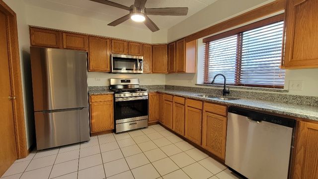 18100 Rita Road 2D, Tinley Park, IL 60477