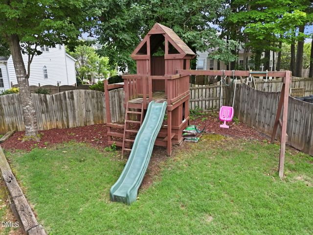 8900 Eaglebrook Court, Raleigh, NC 27617
