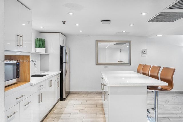 170 Ocean Lane Dr 310, Key Biscayne, FL 33149